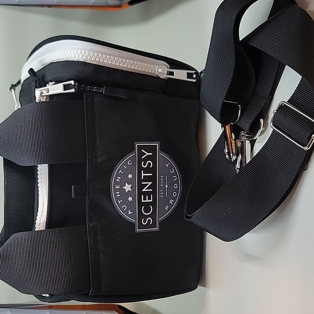 Scentsy Zipper Shoulder Bag
